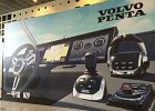 134.入口付近のVOLVOの巨大なポスター  入口付近のVOLVOの巨大なポスター